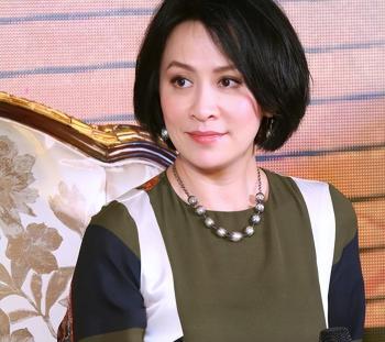 刘嘉玲身家10亿未生子，弟弟一家或成大赢家，难怪相处和谐感情好  -图2